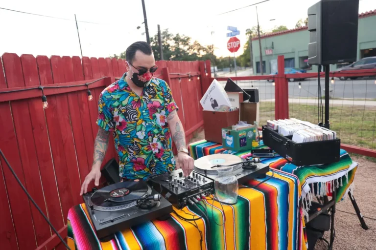 ScottBall_squeezebox-oldies-night-bar-music-night-life-10-4-2020-6-scaled