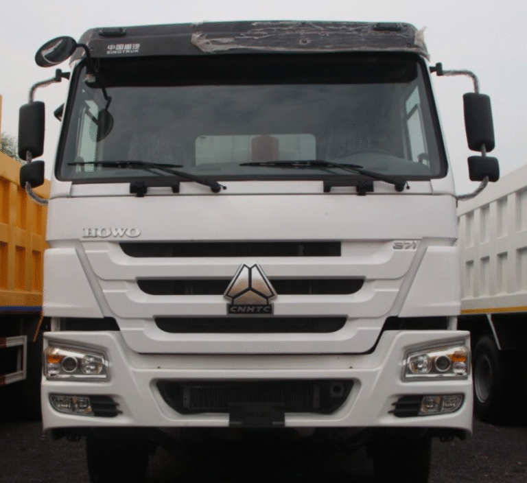 自卸车白色正sinotruk (1)